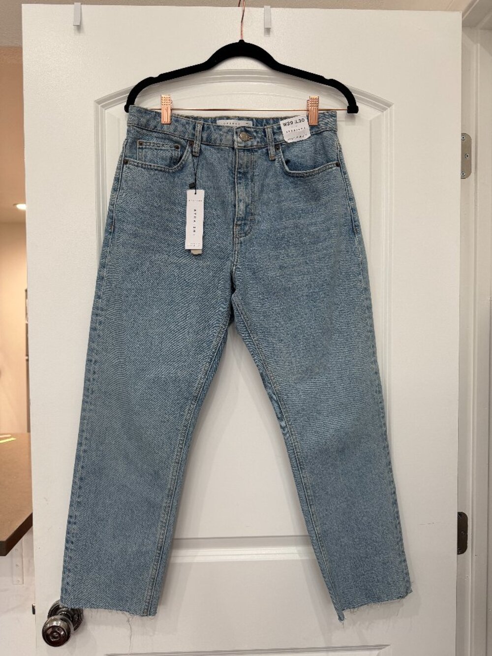 Topshop High Waisted Straight Leg Jeans Light Wash, US size 7 (Nordstrom) NWT
